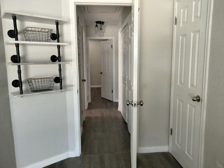 Building Photo - 213 Hickory Springs Dr