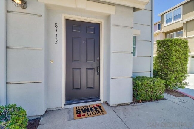 Building Photo - Tri-Level Townhome Condo for Rent – 2 Bed,...