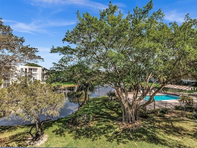 Building Photo - 9340 Lagoon Pl