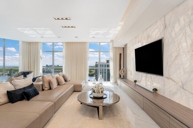 Building Photo - 17301 Biscayne Blvd