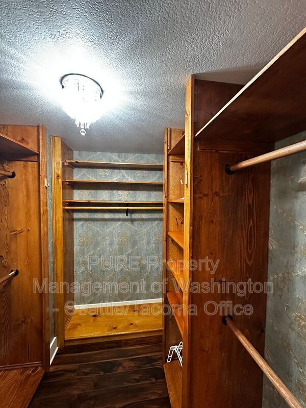 Building Photo - 3008 N Narrows Dr