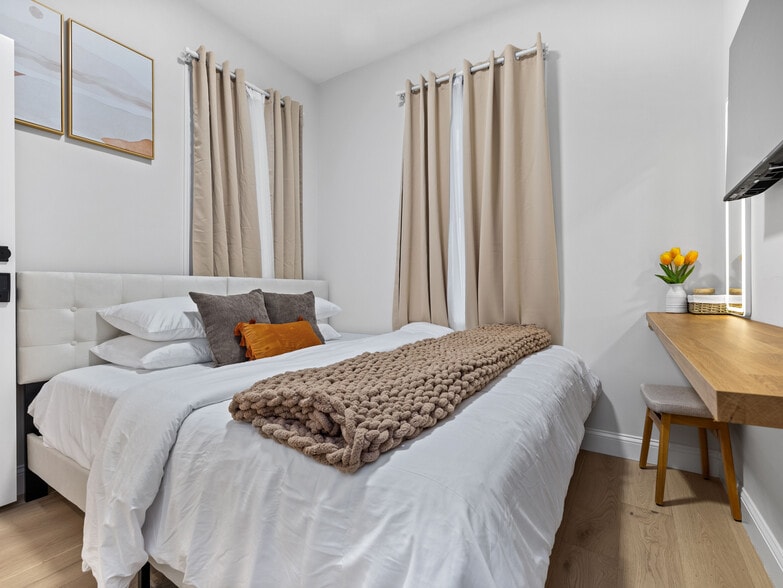 Building Photo - 566 Dorchester Ave