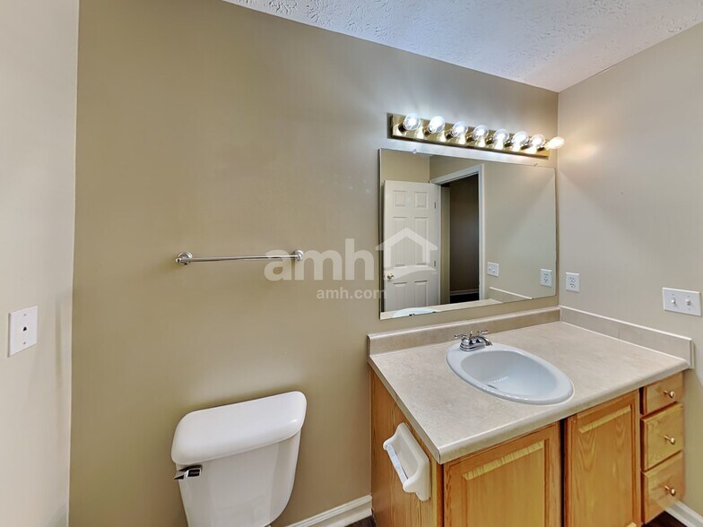 Building Photo - 45 Fieldcrest Dr