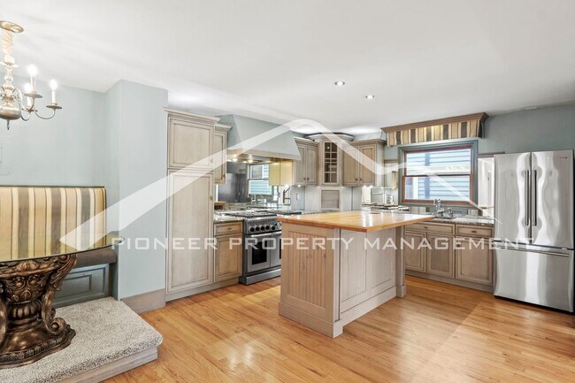 Building Photo - Charming 2-Bedroom + Office in the Historic Old North End, with access to 2 car garage spaces.