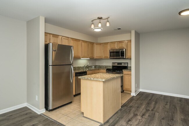 Building Photo - Two Bedroom, 2 Bath Creve Coeur Condo