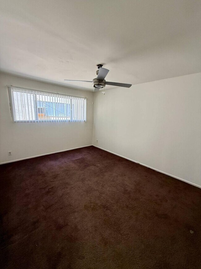 Building Photo - 1.0 bedroom in Canoga Park California 91304