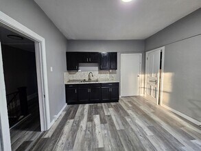 Building Photo - Newly updated 3 bedroom 1 bath apartment in the Northside!