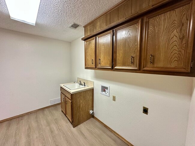 Building Photo - 510 N Gardner Ave