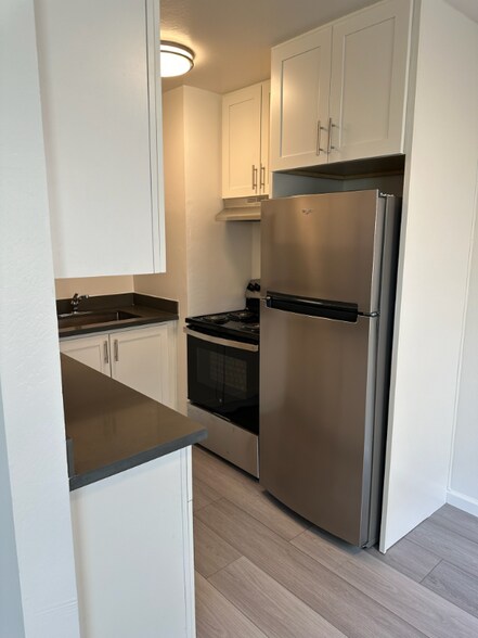 Building Photo - 565 8th Ave