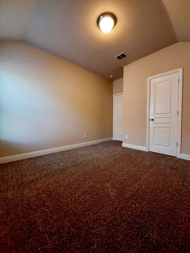 Building Photo - Beautiful 4 Bedroom, 2 Bath in sought after Arlington Neighborhood!