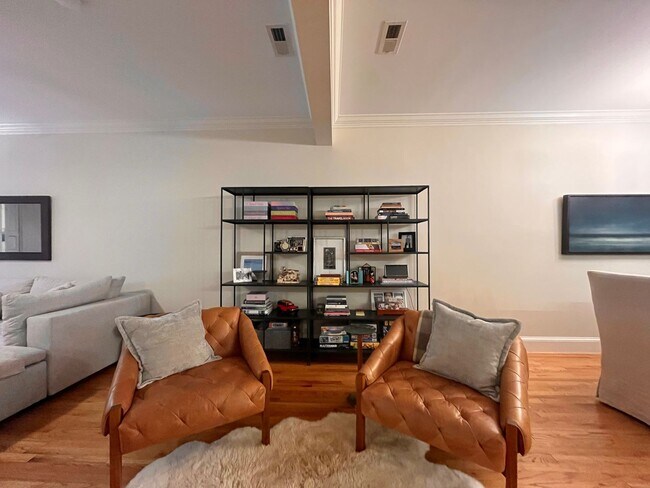 Building Photo - Townhome Available in North Main Community Downtown Greenville!