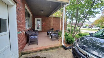 Building Photo - 304 Lincoln Blvd