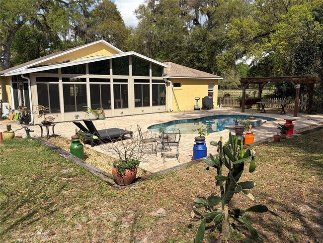 Building Photo - 3205 SE 23rd Pl