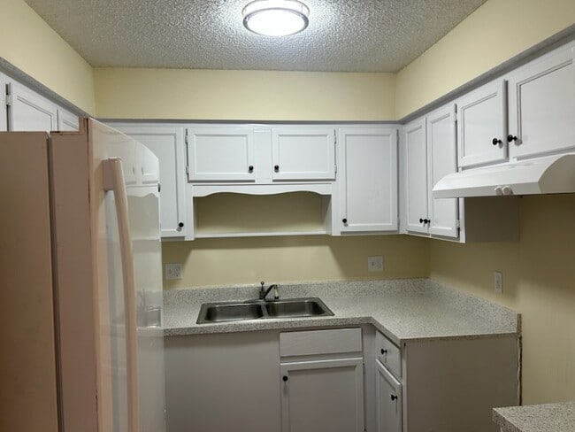 Building Photo - 6117 Key Hollow Ct