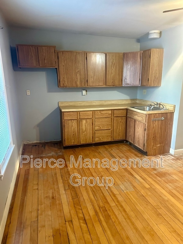 Building Photo - 308 Bartlett St