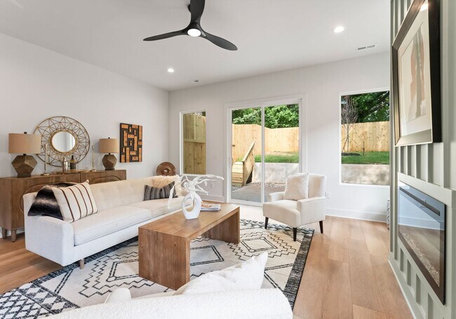 Building Photo - 2413 Pruitt St