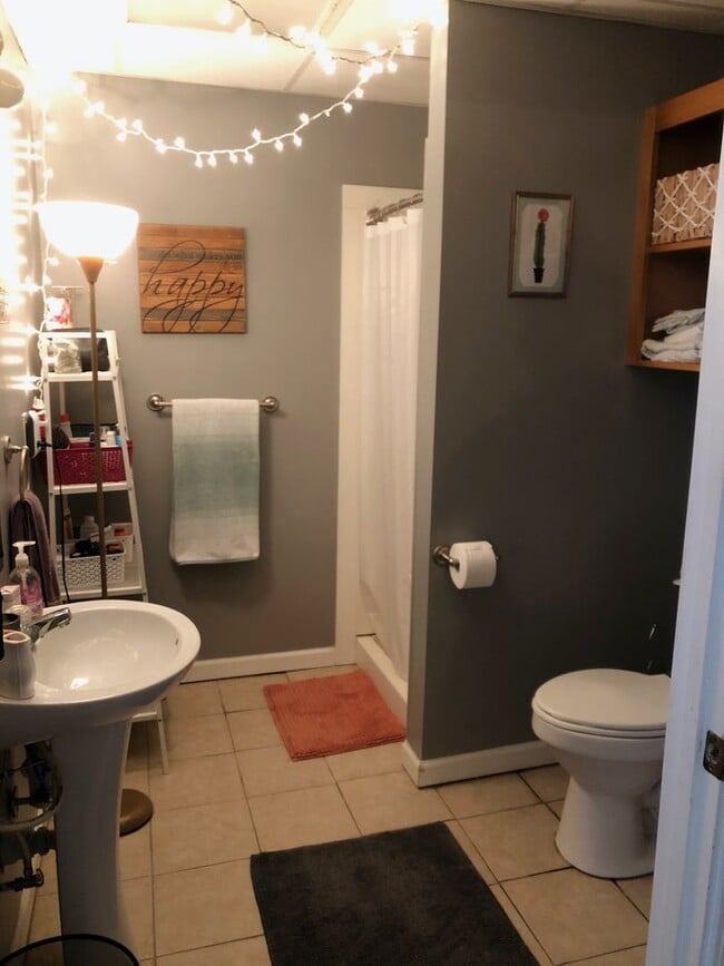 Building Photo - Studio style apartment downtown Troy