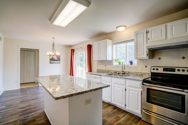 Building Photo - 1237 Jasmine Dr