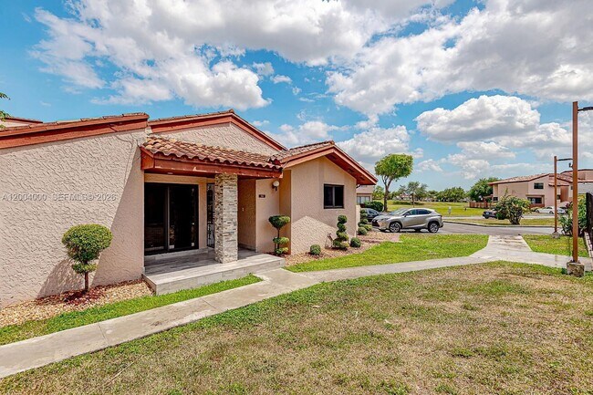 Building Photo - 740 NW 105th Pl