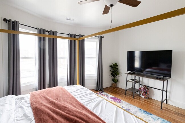 Building Photo - 10628 Lee Ave