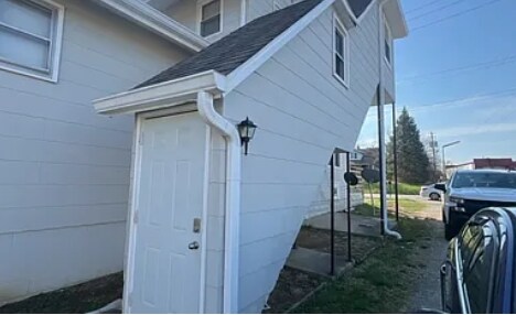 Building Photo - 1222 E Thompson Rd