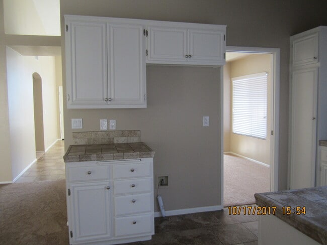 Building Photo - CANYON CREST GORGEOUS SINGLE STORY