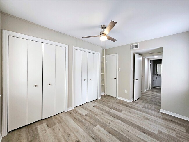 Building Photo - 3500 Tangle Brush Dr