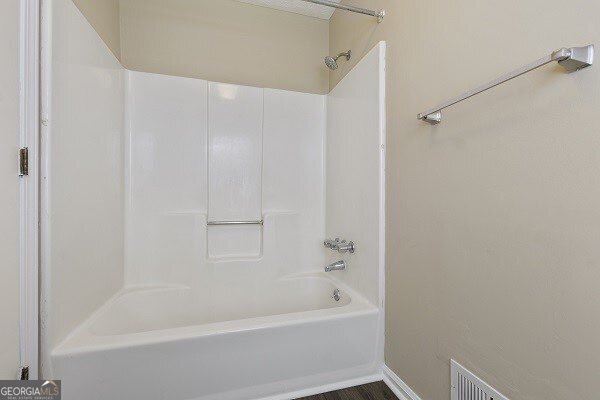 Building Photo - 114 Oak Cir S