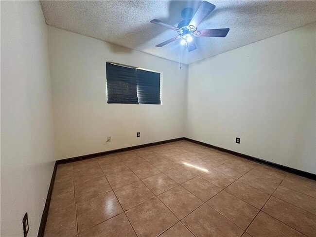 Building Photo - 1704 Admiral Nelson Dr