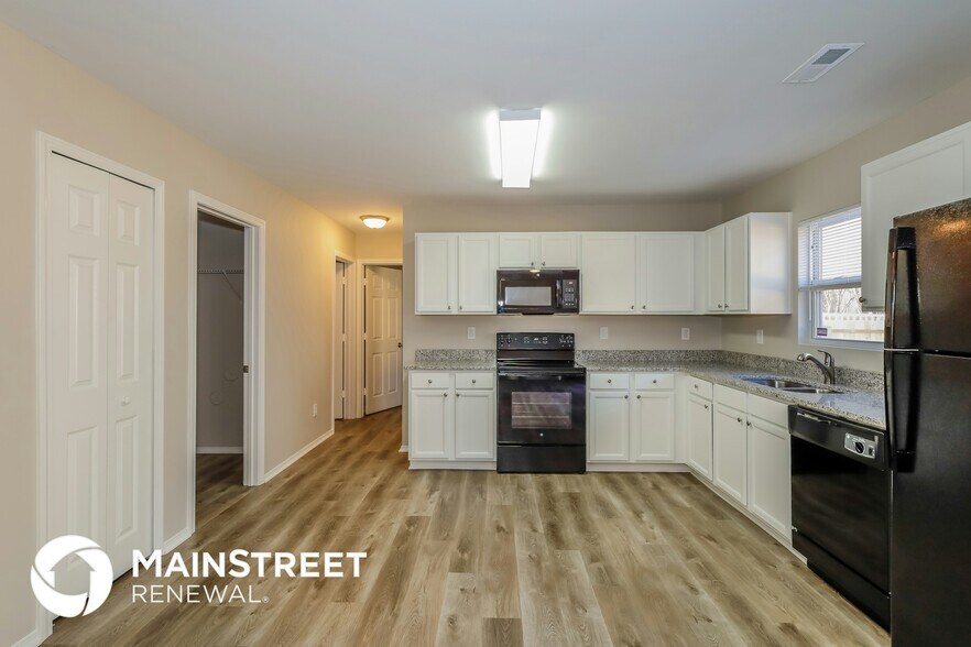 Building Photo - 4018 Larkhaven Village Dr
