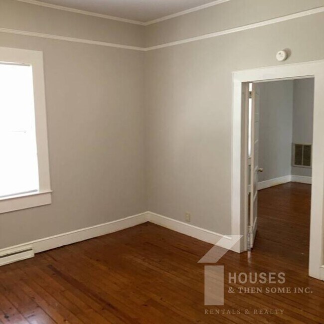 Building Photo - 263 Beacon St