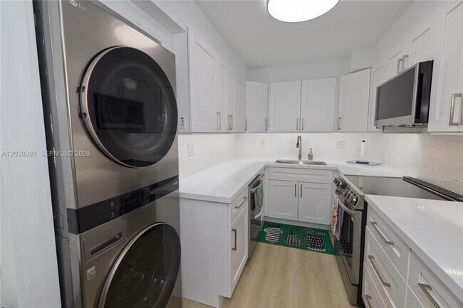 Building Photo - 5838 SW 74th Terrace