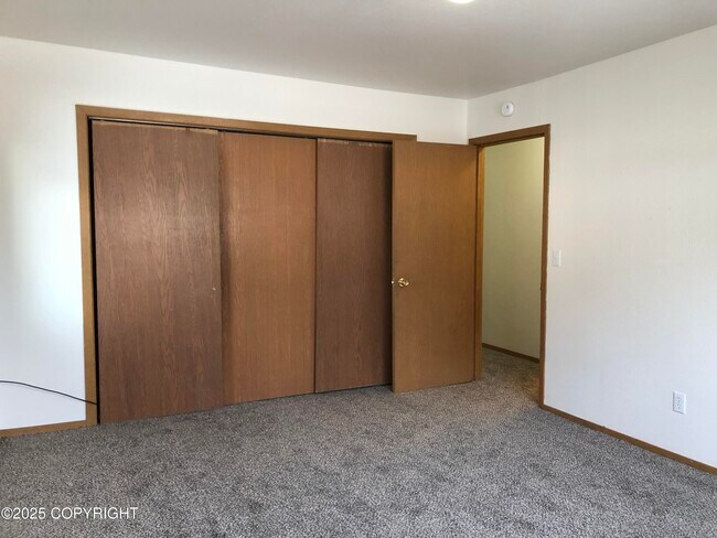 Building Photo - 3903 Iowa Dr