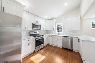 Building Photo - 2429 Vauxhall Rd