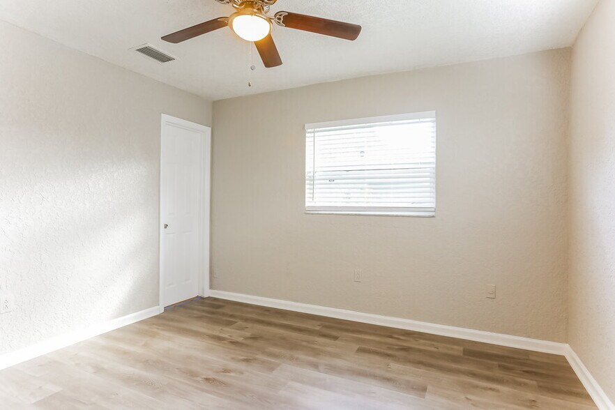 Building Photo - 710 NW 35th Ave
