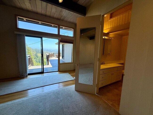 Building Photo - SPACIOUS THREE BED / THREE BATH HOME OFF OF PANORAMIC HWY WITH STUNNING VIEWS