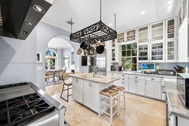 Building Photo - 814 W Dilido Dr