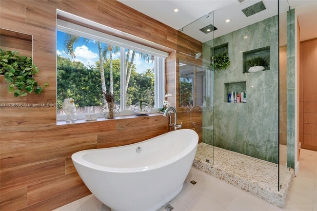 Primary Photo - 115 W 3rd Ct