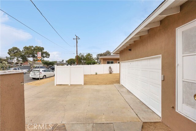 Building Photo - 303 E Mayfair Ave