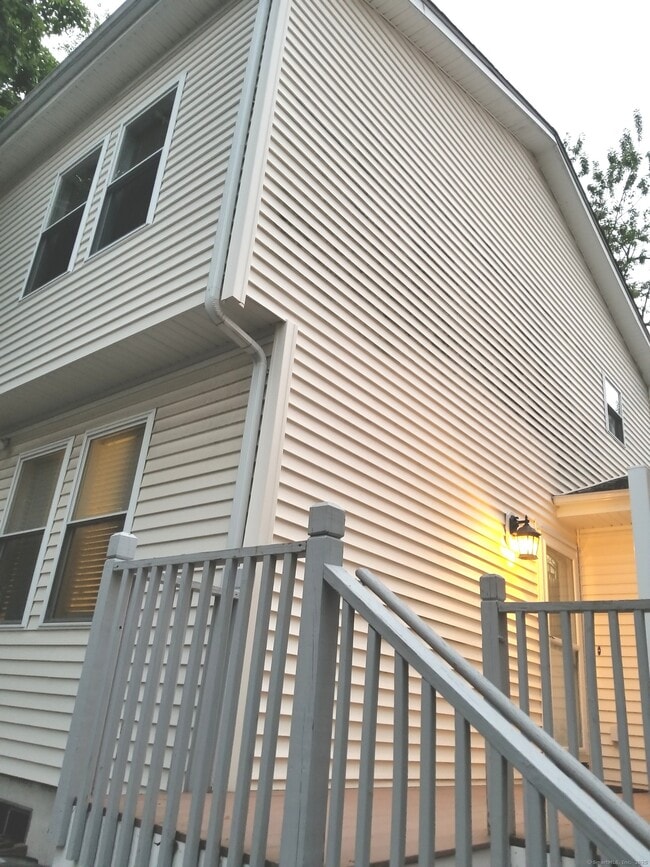 Building Photo - 1093 Shippan Ave
