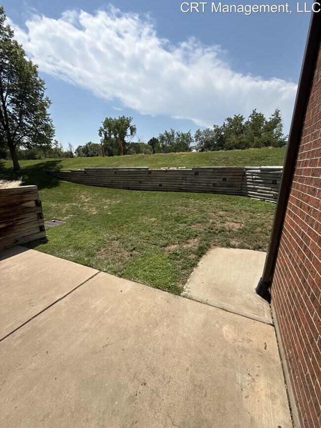 Building Photo - Updated 1 bedroom 1 bathroom first floor c...