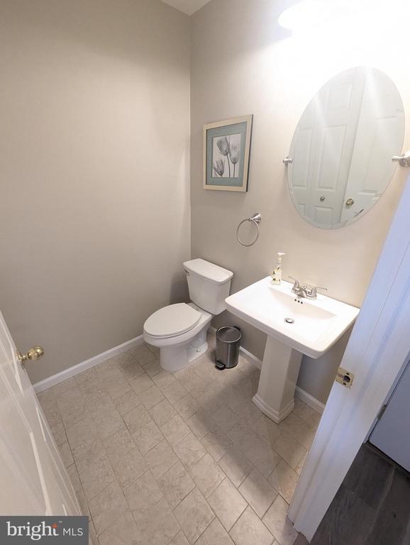 Building Photo - 988 Beechwood Pl