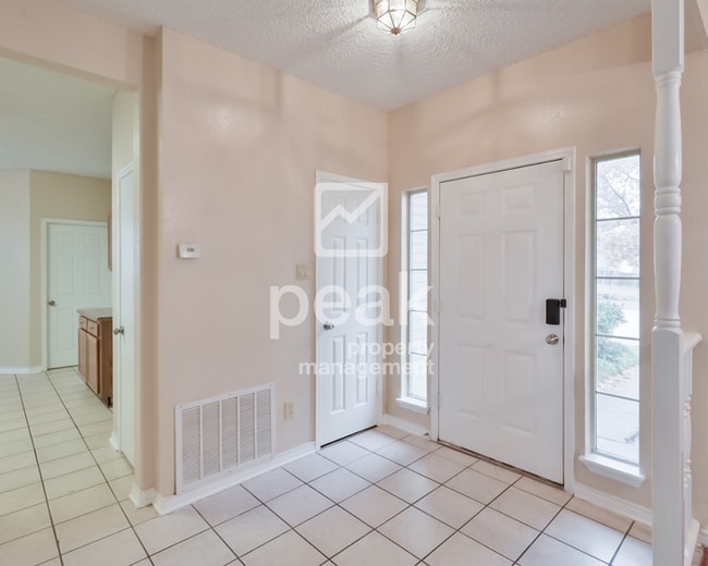 Building Photo - $2000! 3Bed/2.5Bath home in west Fort Worth!  Apply by 9/8 for Labor Day Savings! See description!