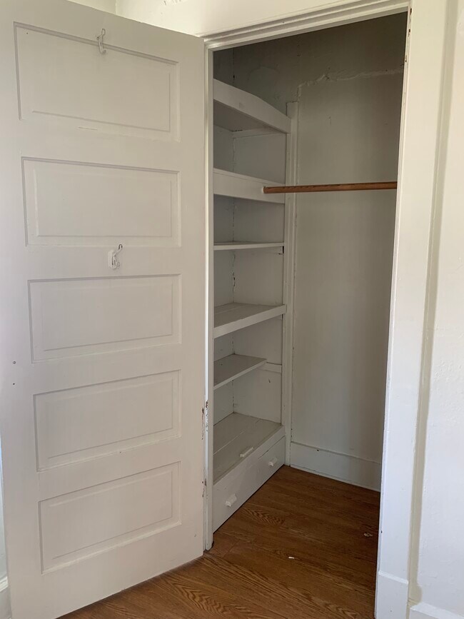 Building Photo - 1302 4th St