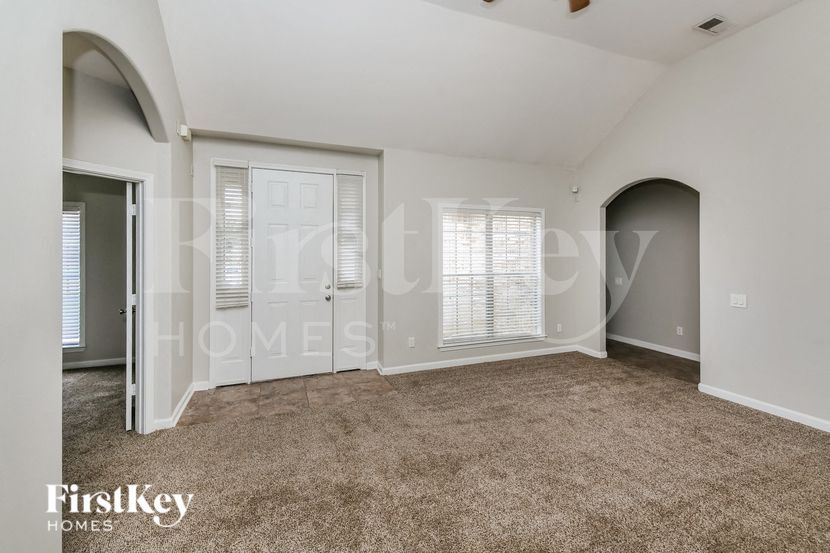 Building Photo - 8595 Shady Elm Dr