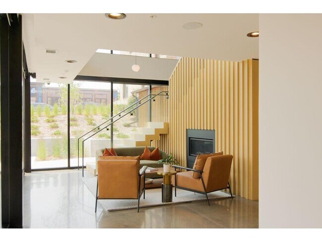 Building Photo - 122 West Dr