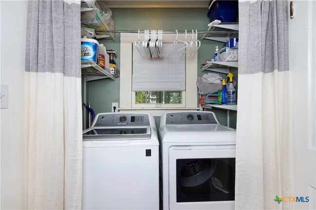 Building Photo - 620 Rogers St