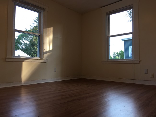 Building Photo - 86 Adeline St