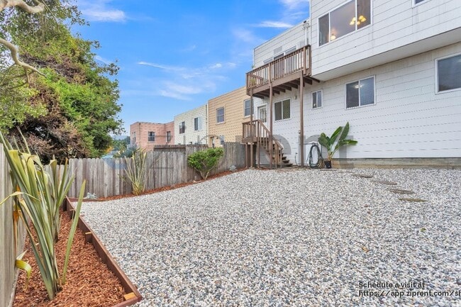 Building Photo - 280 Prague St