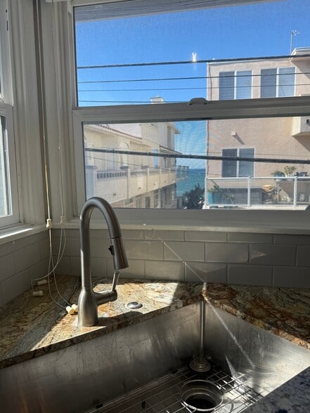 Farmhouse sink with ocean views! - 811 S Catalina Ave